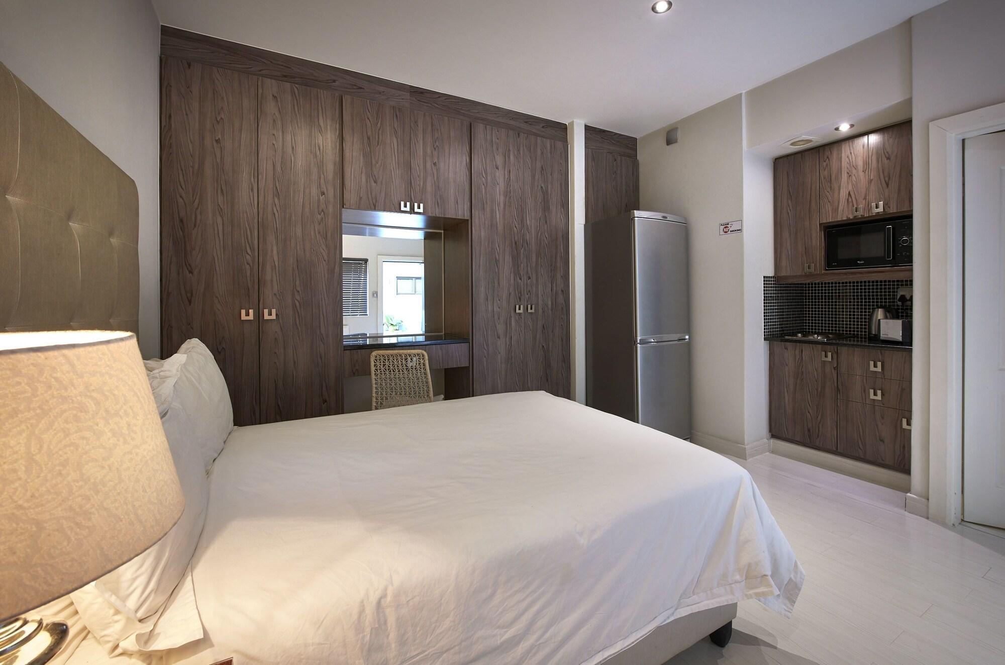 Dynasty Forest Sandown Self Catering Hotel Joanesburgo Exterior foto
