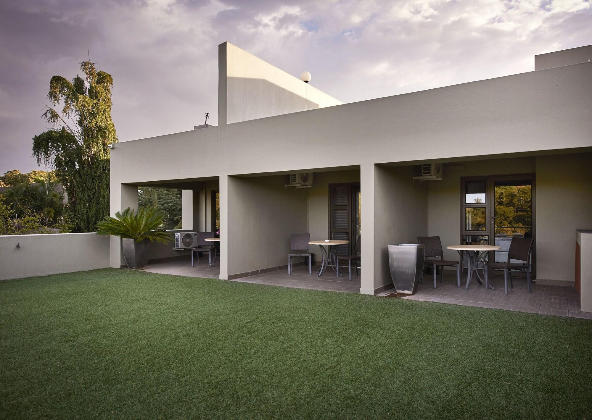 Dynasty Forest Sandown Self Catering Hotel Joanesburgo Exterior foto